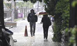 Meteoroloji 53 ili turuncu ve sarı kodla uyardı: Sağanak, fırtına ve kar bekleniyor