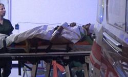 Kavga ederken yola atlayan gence otomobil çarptı