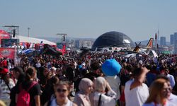 TEKNOFEST'e her yaş grubundan ziyaretçi akını sürüyor
