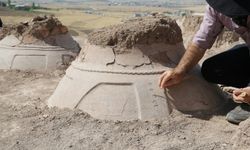 Van'da çivi yazılı 76 küp ortaya çıkarıldı