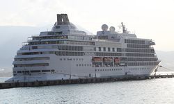 Yolcu gemisi "Seven Seas Navigator" Alanya Limanı'na demirledi