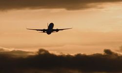 ABD'de havalimanı terminalinde yolcu taşıyan aracın yaptığı kazada 18 kişi yaralandı