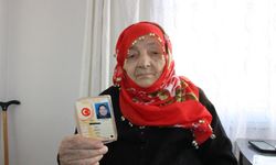 102 yaşında yeni kimliğine kavuştu