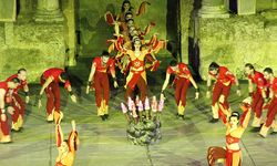 “Anadolu Ateşi” Aspendos Antik Tiyatrosu'nda sanatseverlerle buluştu