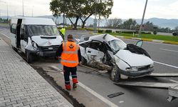 Balıkesir'de işçi servisi ile otomobil çarpıştı: 1 kişi hayatını kaybetti