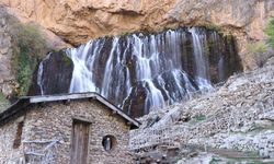 Doğa harikası Kapuzbaşı Şelaleleri ziyaretçilerini büyülüyor