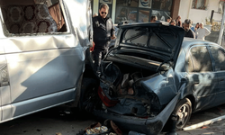 Freni tutmayan kamyon park halindeki 4 aracı biçti