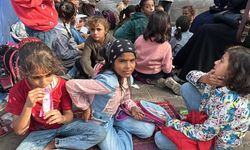 Masa yok, sıra yok... 30 bin çocuk enkaza dönen okullarda ders başı yaptı