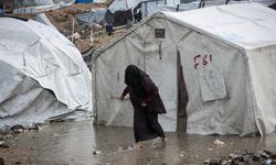 Gazze'de İsrail saldırılarında evleri yıkılanların kaldığı çadırları su bastı