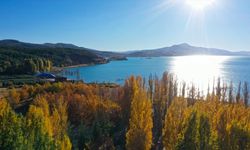 Hazar Gölü'nün çevresi sonbahar renklerine büründü