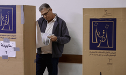Irak'ta güvenlik birimlerinde görevli olanlar oy kullanmaya başladı