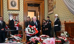 İstanbul Valisi Gül, Atatürk'ün vefat ettiği Dolmabahçe Sarayı'ndaki odayı ziyaret etti