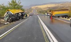 Şanlıurfa'da iki kamyonun çarpışması sonucu 1 kişi öldü, 1 kişi yaralandı