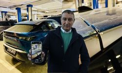 Yol kenarına yıldırım düştü, milyonluk otomobil hurdaya döndü! "O an öleceğiz diye düşündüm"