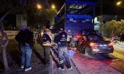 Adana'da kamyona çarpan otomobildeki 1 kişi öldü, 2 kişi yaralandı