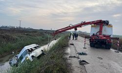 Adana'da minibüs sulama kanalına devrildi