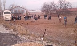 Afyonkarahisar'da öğrenci servis aracı ile kamyonet çarpıştı: 14 yaralı