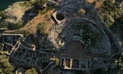 Amos Antik Kenti'nde Asur Tanrıçası İştar betimlemeli gümüş kolye bulundu