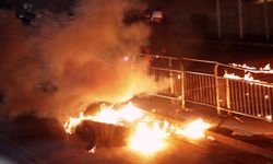 Arnavutluk’ta hükümet karşıtı protestocular Başbakanlık binasına molotof kokteyli attı