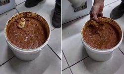 Baharatın içinden çiğ et çıktı! İşletmeciden zabıta ekiplerini şaşkına çeviren cevap