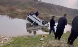 Batman’da hafif ticari araç yapay gölete uçtu, sürücü yaralandı