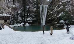 Erfelek Tatlıca Şelaleleri Tabiat Parkı kış güzelliğine büründü