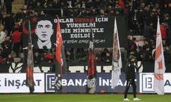 Es-Es taraftarı hava şehidi Emre Mercan'ı unutmadı