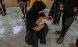 Gazze'de su altında kalan çadırda bir bebek soğuktan öldü