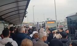İstanbul’da korkunç olay: Bayılan çocuk metrobüsün altında kaldı