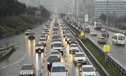 İstanbul’da kuvvetli yağışın etkisiyle trafik yoğunluğu meydana geldi