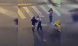 Kadınların saç saça taksi parası kavgası kamerada