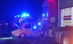 Kahramanmaraş’ta feci kaza! Tırlarla çarpışan otomobil hurdaya döndü: 1 ölü, 1 yaralı