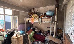 Karabük'te bir evden kamyon kamyon çöp çıkarıldı