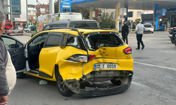 Kepez’de yaya geçidinde kaza: 2 hafif yaralı