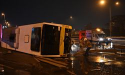 Kontrolden çıkan İETT otobüsü devrildi