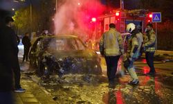 Küçükçekmece’de seyir halindeki otomobil alev topuna döndü