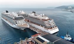 Kuşadası'na iki kruvaziyerle bin 748 turist geldi