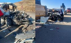 Malatya’da feci kaza! Minibüs tıra çarptı: 3 Ölü