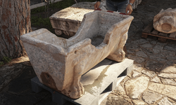 Romalı seçkinlerin kullandığı mermer küvet çeşme yalağına çevrilmiş