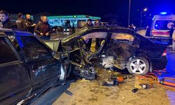 Sakarya'da iki otomobil çarpıştı: 1 ölü, 2 yaralı