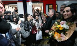 Turistik Doğu Ekspresi Kars’ta çiçeklerle karşılandı