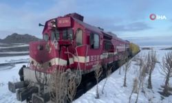 Kars'ta yük treni kamyon ile çarpıştı: 1 ölü