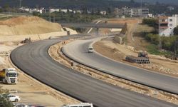 4 saatlik yol 18 dakikaya düşecek! 4 bin kişi çalışıyor yüzde 84'ü tamamlandı...