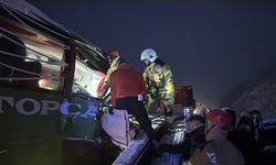 Tokat'ta yolcu otobüsü tıra çarptı: Çok sayıda yaralı var