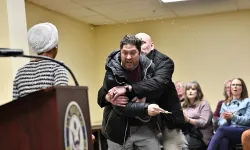 Trump’ın hedef aldığı siyasetçiye şırıngalı saldırı