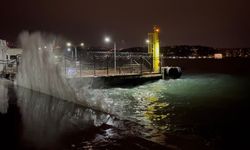 İstanbullu güne kuvvetli rüzgarla başladı