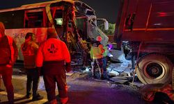 Sakarya'da feci kaza: Ölü ve çok sayıda yaralı var