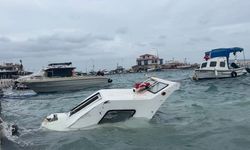 İzmir’de fırtına ve dev dalgalar tekneleri batırdı