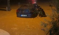 İzmir, Venedik'e döndü: Araçlar sel sularında adeta yüzdü