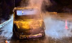 Adana'da seyir halindeki çekici yandı